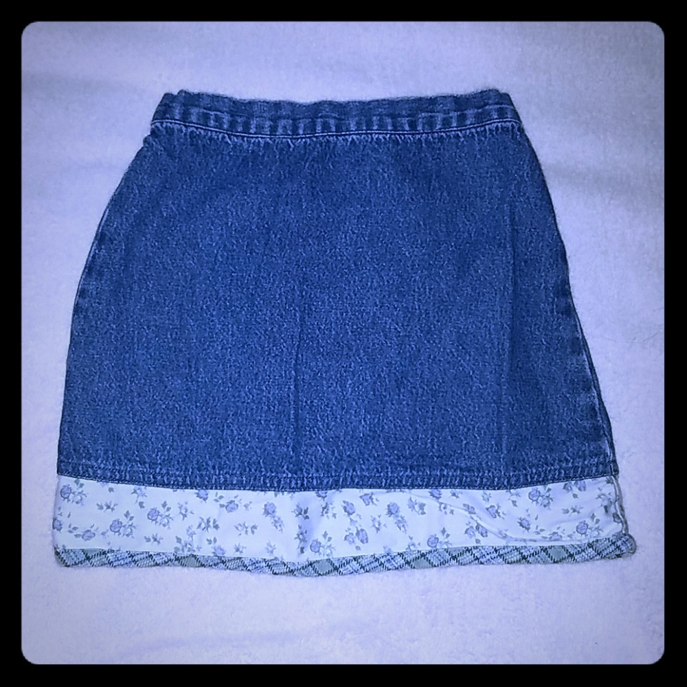 Girls Jean skirt w/flower and plaid detail sz M